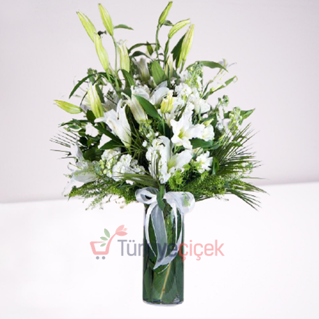 15 Lilies Arangement in a Vase